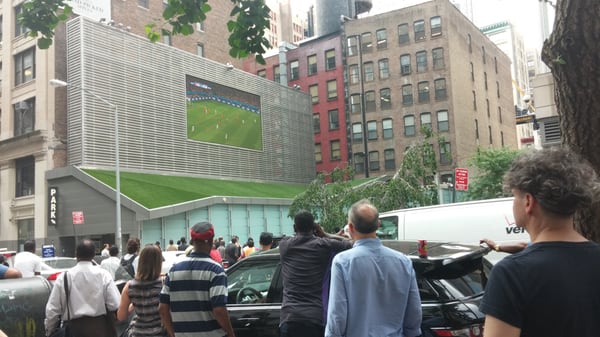 Big Screen Plaza by null