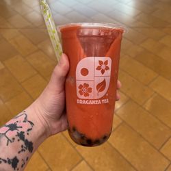 Braganza Tea - Strawberry Mango smooth tea with boba