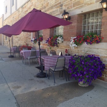 Saputo's - Outside dining at Saputos lunch and dinner - Italian Near Me - Springfield, Illinois