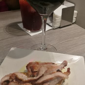 El Aviso - Tapa! Pan con aciete oliva y cerdo - Tapas Bars Near Me - Granada, GR