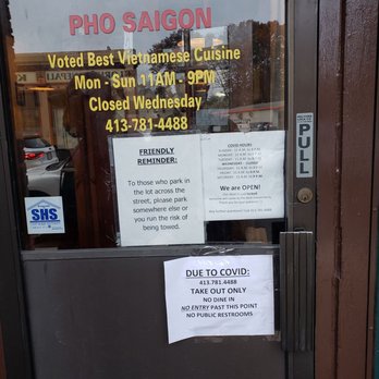Pho Saigon Restaurant - closed sign on door - Vietnamese Near Me - Springfield, Massachusetts