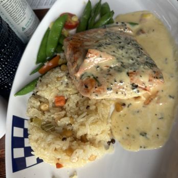 Duke’s Seafood Bellevue - Salmon - Seafood Near Me - Bellevue, Washington