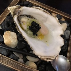 House of Tides - 牡蠣 胡瓜とキャビアを添えて