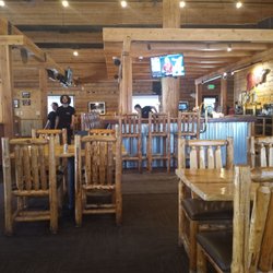 Sweet Lou's Restaurant and Bar - Dining area
