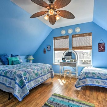 Windy Escapes - Upstairs Bedroom - Sleeps 4 - Vacation Rentals Near Me - Surfside Beach, Texas Windy Escapes - Upstairs Bedroom - Sleeps 4 - Vacation Rentals Near Me - Surfside Beach, Texas