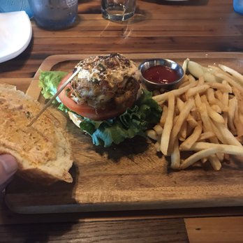 Blackwall Hitch - Crab cake sandwich - New American Near Me - Baltimore, Maryland