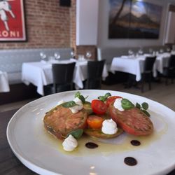 Laboratorio Kitchen - Heirloom tomatoes with ricotta cheese, aged Balsamic, and olive oil