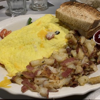 Maltby Cafe - House Omelette with ham, plus toast - American Near Me - Snohomish, Washington Maltby Cafe - House Omelette with ham, plus toast - American Near Me - Snohomish, Washington
