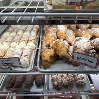 Carlo's Bakery - Bakeries Near Me - Las Vegas, Nevada
