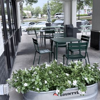 Ace No 3 - Concord Mills - Outside seating - Burgers Near Me - Concord, North Carolina