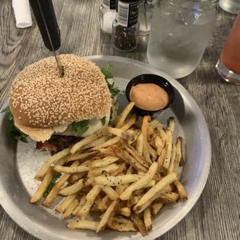 Billy Yanks - Cali burger with fries - Whiskey Bars Near Me - Hamilton, Ohio