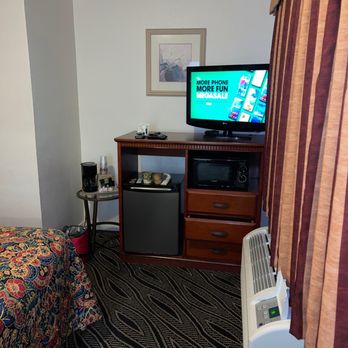 Redondo Inn & Suites - Small fridge, microwave, and coffee machine - Hotels Near Me - Redondo Beach, California Redondo Inn & Suites - Small fridge, microwave, and coffee machine - Hotels Near Me - Redondo Beach, California