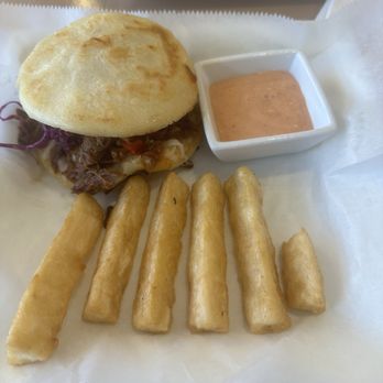 Empa Taco - Arepa with yucca fries (shredded beef) - A meal featuring an arepa with shredded beef, served with yucca fries and a side of pink dipping sauce on a white tray. - Latin American Near Me - Covington, Louisiana