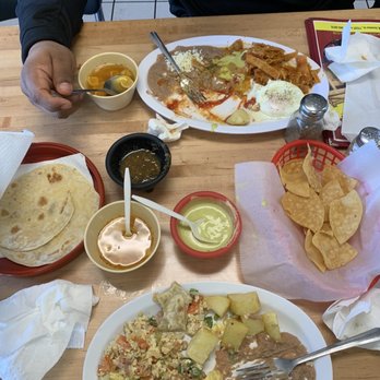 Restaurant La Esperanza - Chilaquiles con 2 huevos estrellados y frijoles fritos con queso y papa. Huevos a la mexicana, frijoles fritos con queso y papa. - Tacos Near Me - Houston, Texas Restaurant La Esperanza - Chilaquiles con 2 huevos estrellados y frijoles fritos con queso y papa. Huevos a la mexicana, frijoles fritos con queso y papa. - Tacos Near Me - Houston, Texas