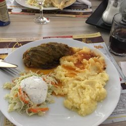 Matroschka - Kohlrouladen mit Kartoffelbrei und Salatbeilage