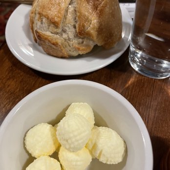 Cedar House Pub - Love their bread - you only get this DINE IN!!! - Pubs Near Me - Tahoe City, California