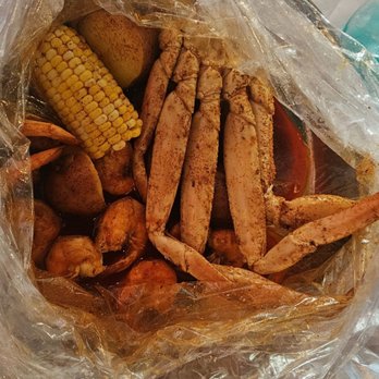 Shaking Seafood - Snow crab and shrimp - Seafood Near Me - Salem, New Hampshire