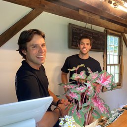 The idiot brothers serving cider tastings! Nice guys. The idiot brothers serving cider tastings! Nice guys.