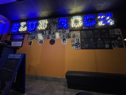 Blue Rock Pizza And Tap by null