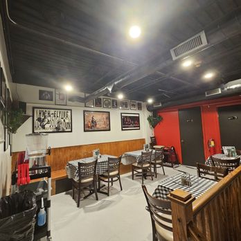 WG Pizzas - Upstairs seating - Pizza Near Me - Chicago, Illinois
