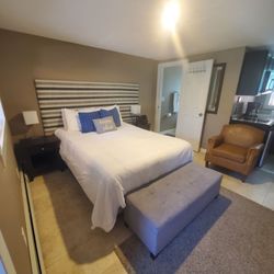 Brimley Motel Suites - Comfy bed.