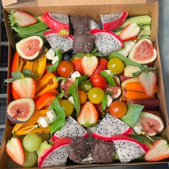 Dani’s Boards - Medium fruit and vegetable box - Specialty Food Near Me