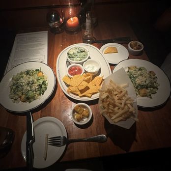 Houston's Restaurant - New American Near Me - Atlanta, Georgia