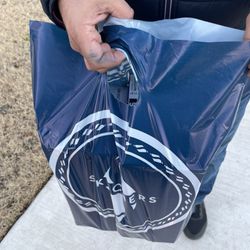 SKECHERS Warehouse Outlet - We got blue stain on our hands from the plastic bags in few seconds.