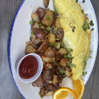 Kitchen 15 - Sac town omelet with diced potatoes - Breakfast & Brunch Near Me - Sacramento, California