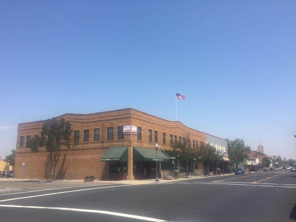 Oakdale Town Plaza Logo