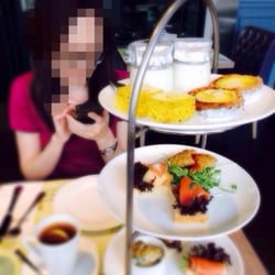 The Sky Bar - 跟不願出鏡的友人去the sky bar high tea 去。