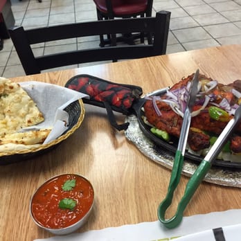 Curry Bowl - Half order of tandoori w garlic naan. Tried a side of vindaloo sauce which was also solid w some good heat - Indian Near Me - Memphis, Tennessee Curry Bowl - Half order of tandoori w garlic naan. Tried a side of vindaloo sauce which was also solid w some good heat - Indian Near Me - Memphis, Tennessee
