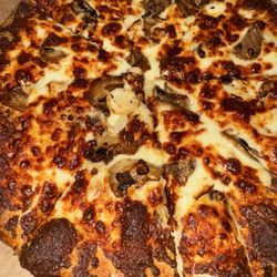$5 Pizza Place - White pizza with mushrooms and fresh garlic