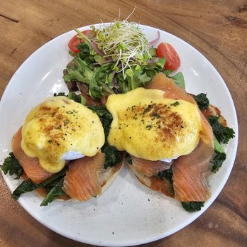 Fig & Ginger - Smoked Salmon Benedict - Breakfast & Brunch Near Me - Honolulu, Hawaii