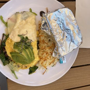 Mama's Egg House - Delicious vegetarian omelette and rye toast (in foil) - Breakfast & Brunch Near Me - Idyllwild, California
