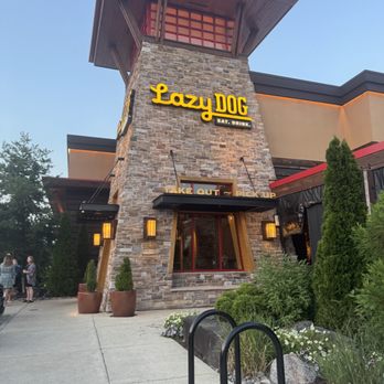Lazy Dog Restaurant & Bar - New American Near Me - Chantilly, Virginia