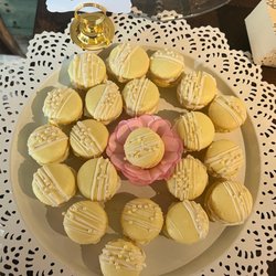 Nordic Galley Bakeri - Macarons filled with white chocolate ganache & lemon curd