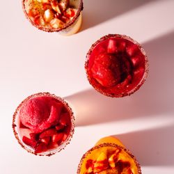 La Pale Frozen Fruit Bar - Agua floats