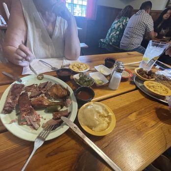 Hickory Hollow - Texas barbecue - Barbeque Near Me - Houston, Texas