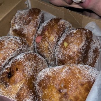 Leonard's Bakery - (left side)macadamia nut, chocolate, coconut, (right side) custard, guava, pineapple malasadas - Bakeries Near Me - Honolulu, Hawaii Leonard's Bakery - (left side)macadamia nut, chocolate, coconut, (right side) custard, guava, pineapple malasadas - Bakeries Near Me - Honolulu, Hawaii