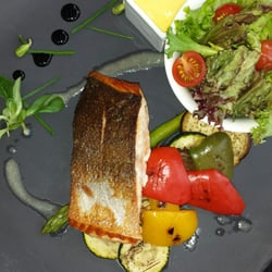 Pistaccio Lobby Bar & Lounge - Grilled salmon. Delicious