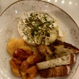 Brie with sourdough and apricots