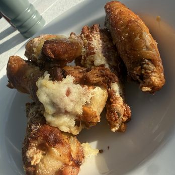 Dakota’s On The Cove - Garlic parm wings - Cocktail Bars Near Me - Bronx, New York