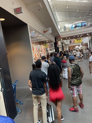 nike factory outlet jersey gardens mall