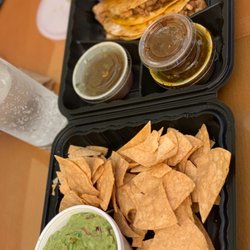 Ma &  Pa’s Tex-Mex BBQ - Chicken Birria Tacco , Chips & Guac