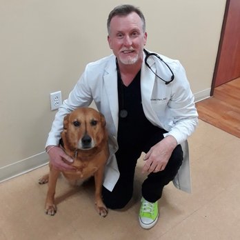 Complete Care Southlake - Dr. Hart and his therapy dog Ranger. - Emergency Rooms Near Me - Southlake, Texas Complete Care Southlake - Dr. Hart and his therapy dog Ranger. - Emergency Rooms Near Me - Southlake, Texas