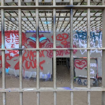 The Old Zoo - Off-limit art - Zoos Near Me - Los Angeles, California