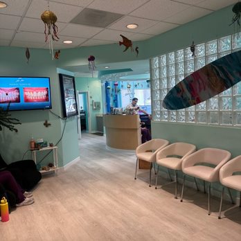 Nahal Ashouri, DDS MS - Clean and modern reception - Orthodontists Near Me - Mountain View, California