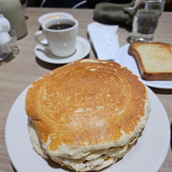 Lou Mitchell's - Breakfast & Brunch Near Me - Chicago, Illinois Lou Mitchell's - Breakfast & Brunch Near Me - Chicago, Illinois
