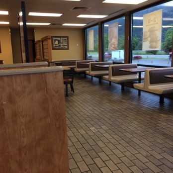 McDonald's - Interior dining room - Burgers Near Me - Myrtle Creek, Oregon